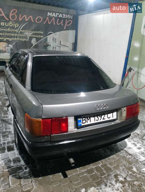 Седан Audi 90 1988 в Глухове