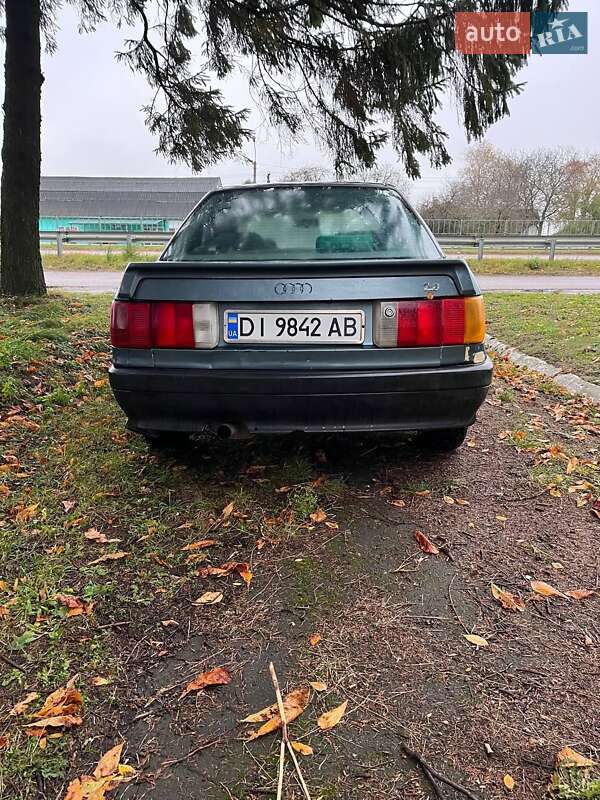 Седан Audi 90 1988 в Корце