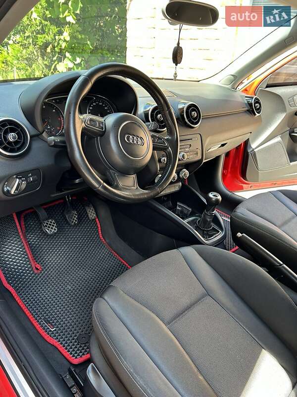 Хэтчбек Audi A1 2010 в Знаменке
