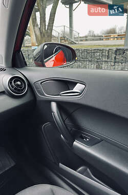 Хетчбек Audi A1 2012 в 