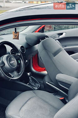 Хетчбек Audi A1 2012 в 