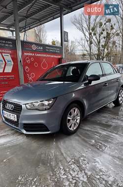 Хэтчбек Audi A1 2012 в 
