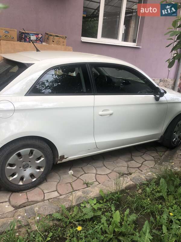 Универсал Audi A1 2012 в 