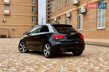 Хэтчбек Audi A1 2010 в 