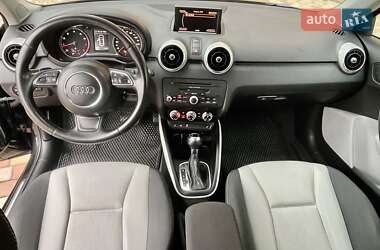 Хэтчбек Audi A1 2010 в 