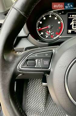 Хэтчбек Audi A1 2010 в 