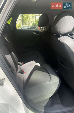 Хэтчбек Audi A1 2013 в 