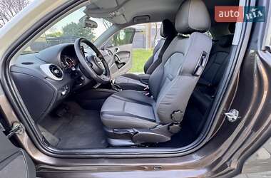 Хэтчбек Audi A1 2011 в 