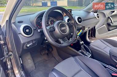 Хэтчбек Audi A1 2011 в 