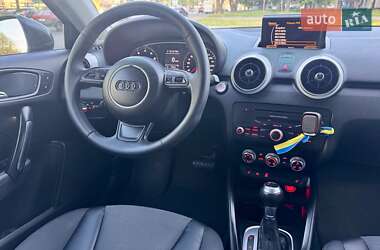 Хэтчбек Audi A1 2011 в 