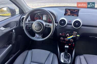 Хэтчбек Audi A1 2011 в 