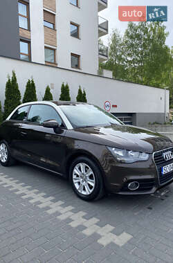 Хэтчбек Audi A1 2010 в 