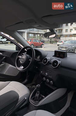 Хэтчбек Audi A1 2010 в 