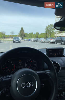 Хэтчбек Audi A1 2010 в 
