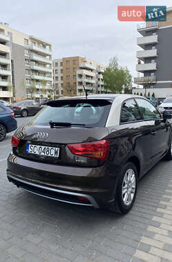 Хэтчбек Audi A1 2010 в 