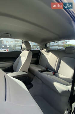 Хэтчбек Audi A1 2010 в 