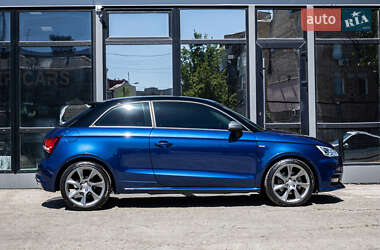 Хетчбек Audi A1 2015 в 