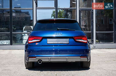 Хетчбек Audi A1 2015 в 