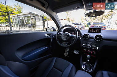Хетчбек Audi A1 2015 в 