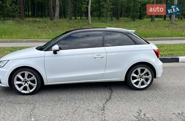 Хэтчбек Audi A1 2015 в 
