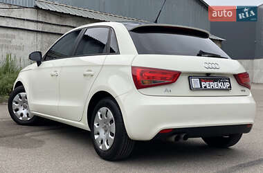 Хэтчбек Audi A1 2013 в 