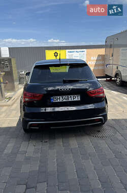 Хэтчбек Audi A1 2010 в 