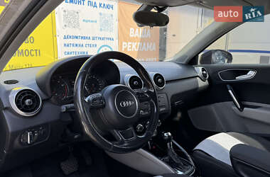 Хэтчбек Audi A1 2010 в 
