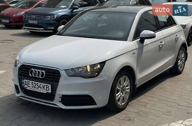 Хетчбек Audi A1 2012 в 