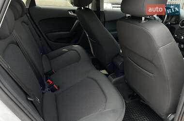 Хетчбек Audi A1 2012 в 