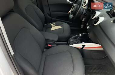 Хетчбек Audi A1 2012 в 