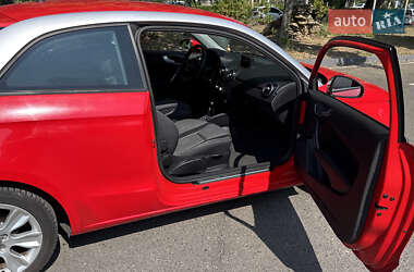 Хэтчбек Audi A1 2011 в 