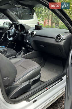 Хэтчбек Audi A1 2011 в 