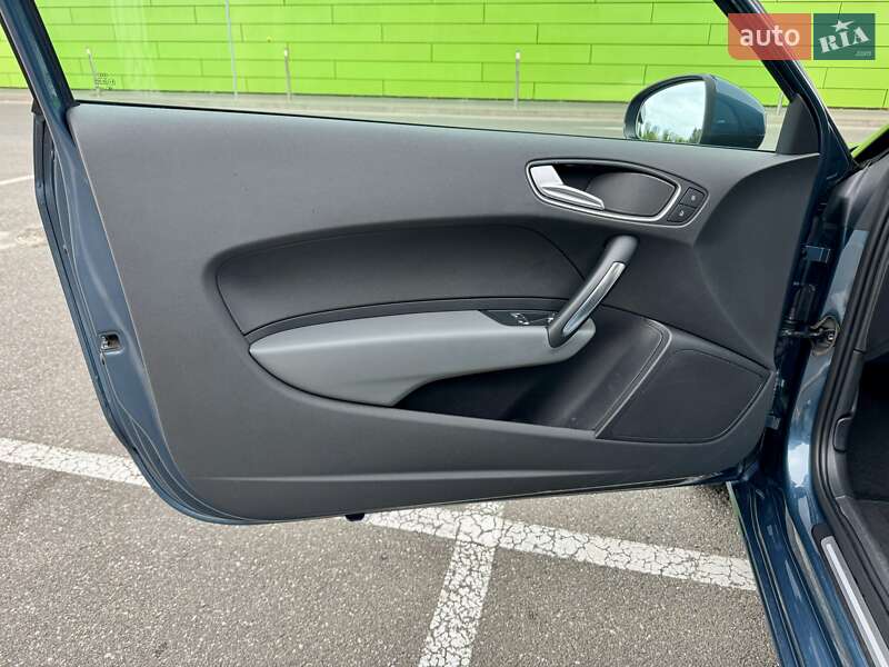 Хэтчбек Audi A1 2015 в Киеве