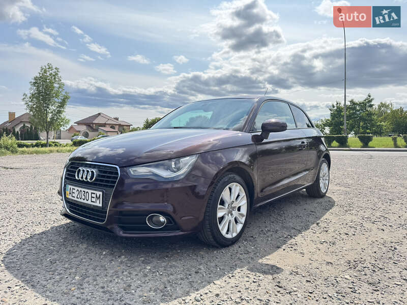 Хэтчбек Audi A1 2011 в 
