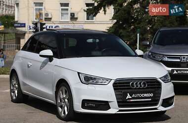 Хэтчбек Audi A1 2015 в 