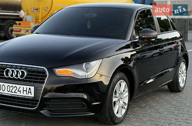 Хэтчбек Audi A1 2012 в 