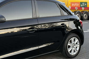 Хэтчбек Audi A1 2012 в 
