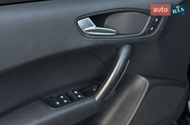 Хэтчбек Audi A1 2012 в 