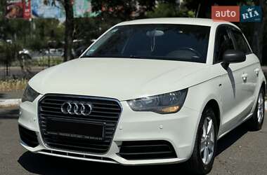 Хэтчбек Audi A1 2012 в 