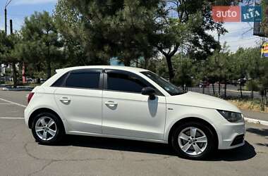 Хэтчбек Audi A1 2012 в 