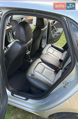 Хэтчбек Audi A1 2013 в 