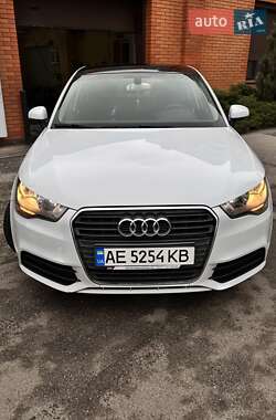 Хэтчбек Audi A1 2012 в 