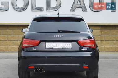Хэтчбек Audi A1 2010 в 