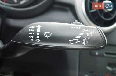 Хэтчбек Audi A1 2010 в 