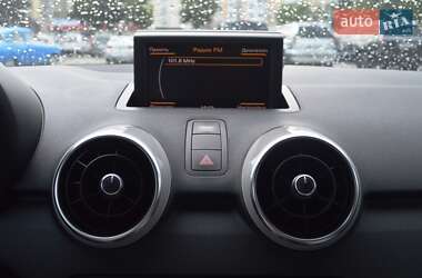 Хэтчбек Audi A1 2010 в 