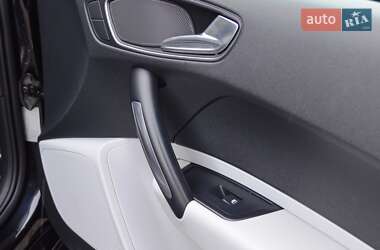 Хэтчбек Audi A1 2010 в 