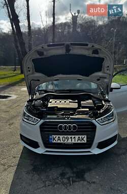 Хэтчбек Audi A1 2015 в 