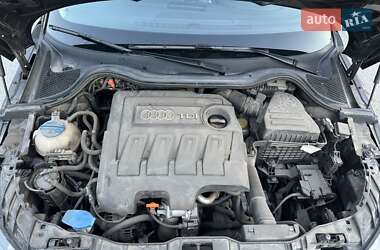 Хэтчбек Audi A1 2012 в 
