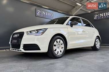 Хэтчбек Audi A1 2013 в 