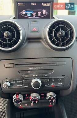 Хэтчбек Audi A1 2013 в 